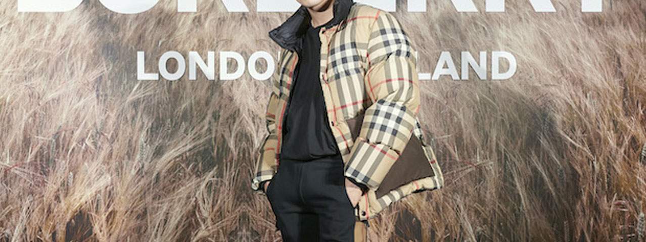 新田真剣佑さん｜バーバリーチェックのダウンなどの着用で新時代を提示　画像