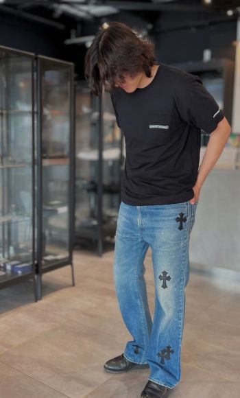 メンズコーディネート｜ストリート×ラグジュアリーの鉄板スタイル 王道で着こなすクロムハーツTシャツスタイル 画像