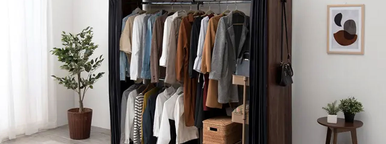 穴を見つけた直後にやること｜着用を止めて、同じ収納の服も確認する　画像