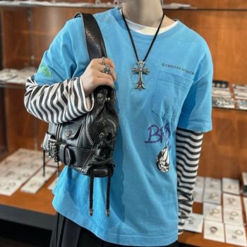 アクセサリーとの合わせ方｜Tシャツ×クロムハーツシルバーの最強コンボ カラーTで魅せる主役スタイル 画像