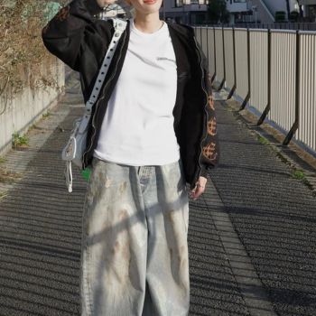 レイヤードスタイル｜パーカー・レザーとの重ね着術 インナーで光るクロムハーツTシャツ 画像