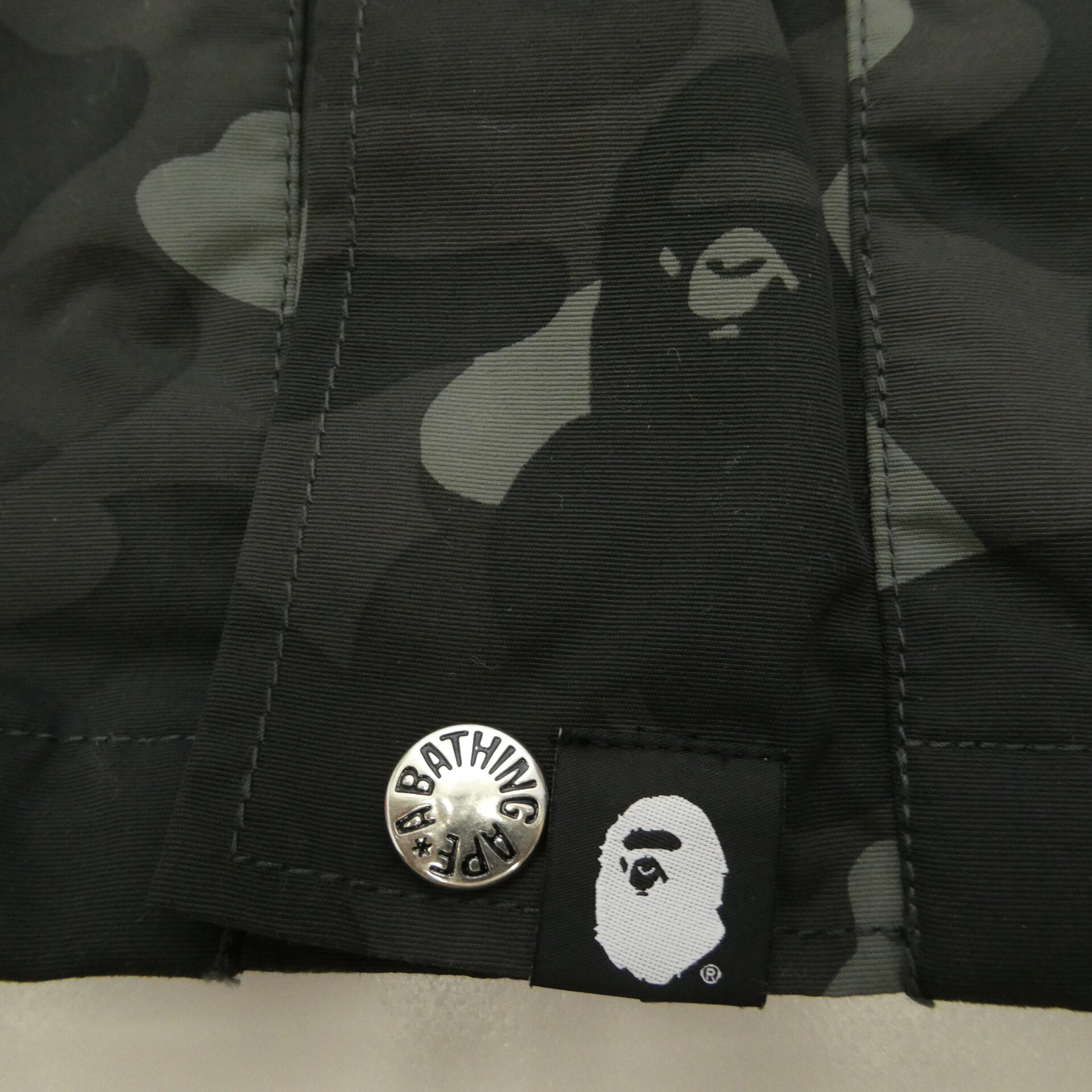 アベイシングエイプ X BLACK EYE PATCH COLOR CAMO SNOWBOARD JACKET ブラックアイパッチ カモ柄 スノーボードジャケット マウンテン ジャケット 買取実績 画像