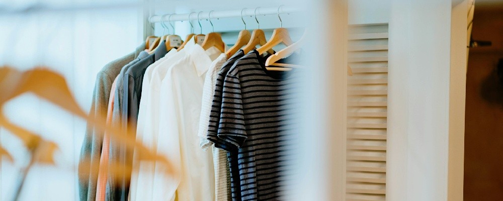 シンプル系のファッション売り場画像