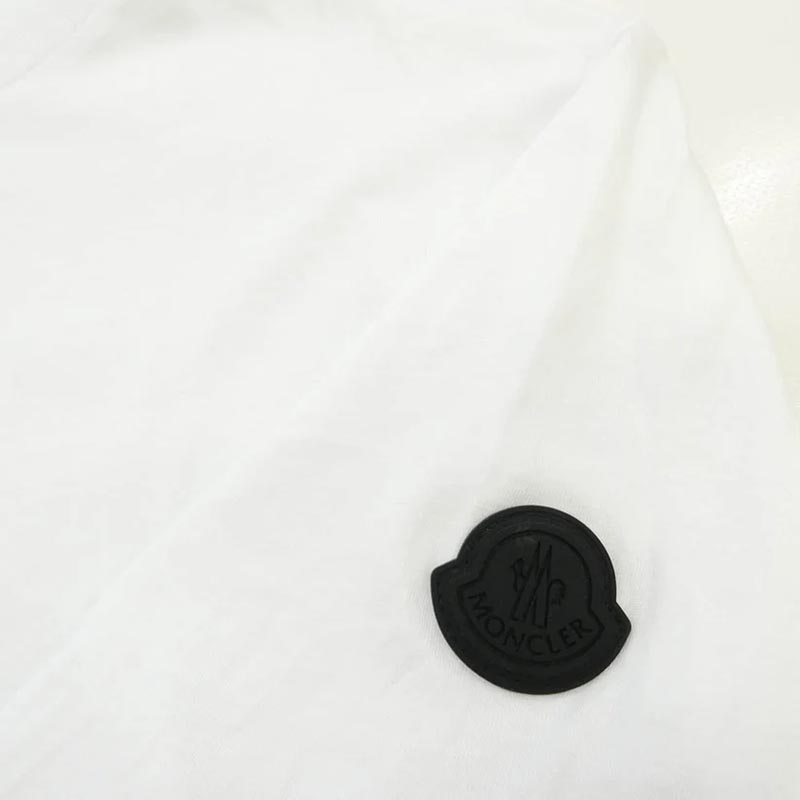 モンクレール 24SS J10918C00060 MAGLIA MANICHE CORTE マリア マニケ コルテ リフレクター ロゴ メッシュ 切替 ラバーロゴ ワッペン クルーネック 半袖 Ｔシャツ カットソー 買取実績 画像