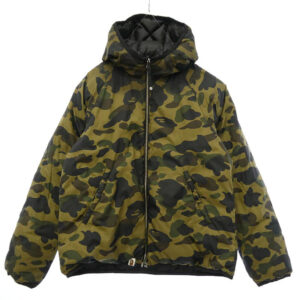 アベイシングエイプ 1870-141-048 1ST CAMO ファーストカモ ワンポイント レザーパッチ ロゴ リバーシブル グリーンカモ キルティング ダウン ジャケット 買取実績