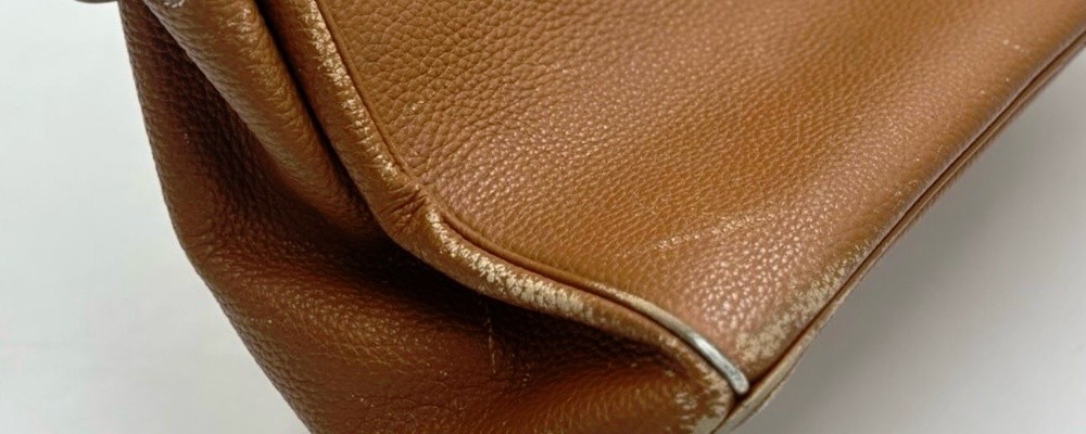 エルメスバッグ　革剥がれ部分アップ画像