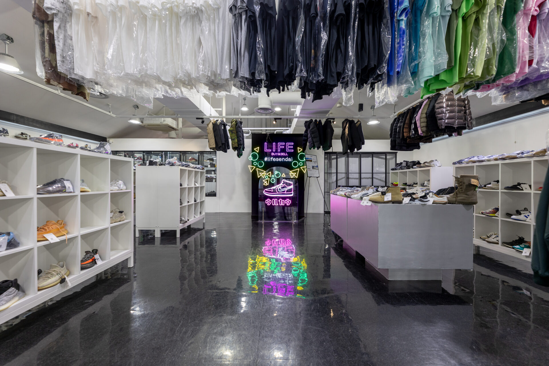 六丁の目店内 画像