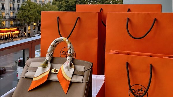 【買取のプロが解説】海外で購入したエルメスは買取できる?査定額の違いと購入書類の扱い