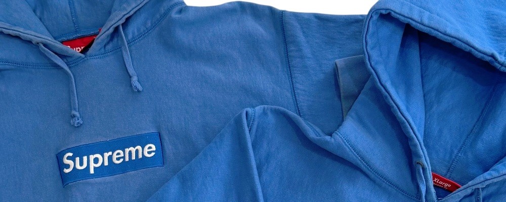 着用感のあるSupremeのパーカー画像