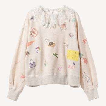 コラボレーション実績と話題性 ブランドの象徴的アイテム紹介 レース襟付き落書きプリントスウェットプルオーバー 画像