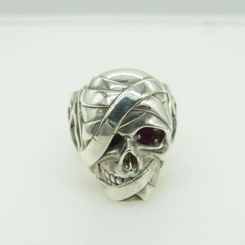 ジャスティンデイビス SRJ552 MUMMY DEAREST マミー スカル ストーンアイ リング S.RUBY/BLACK FINISH 買取実績 画像