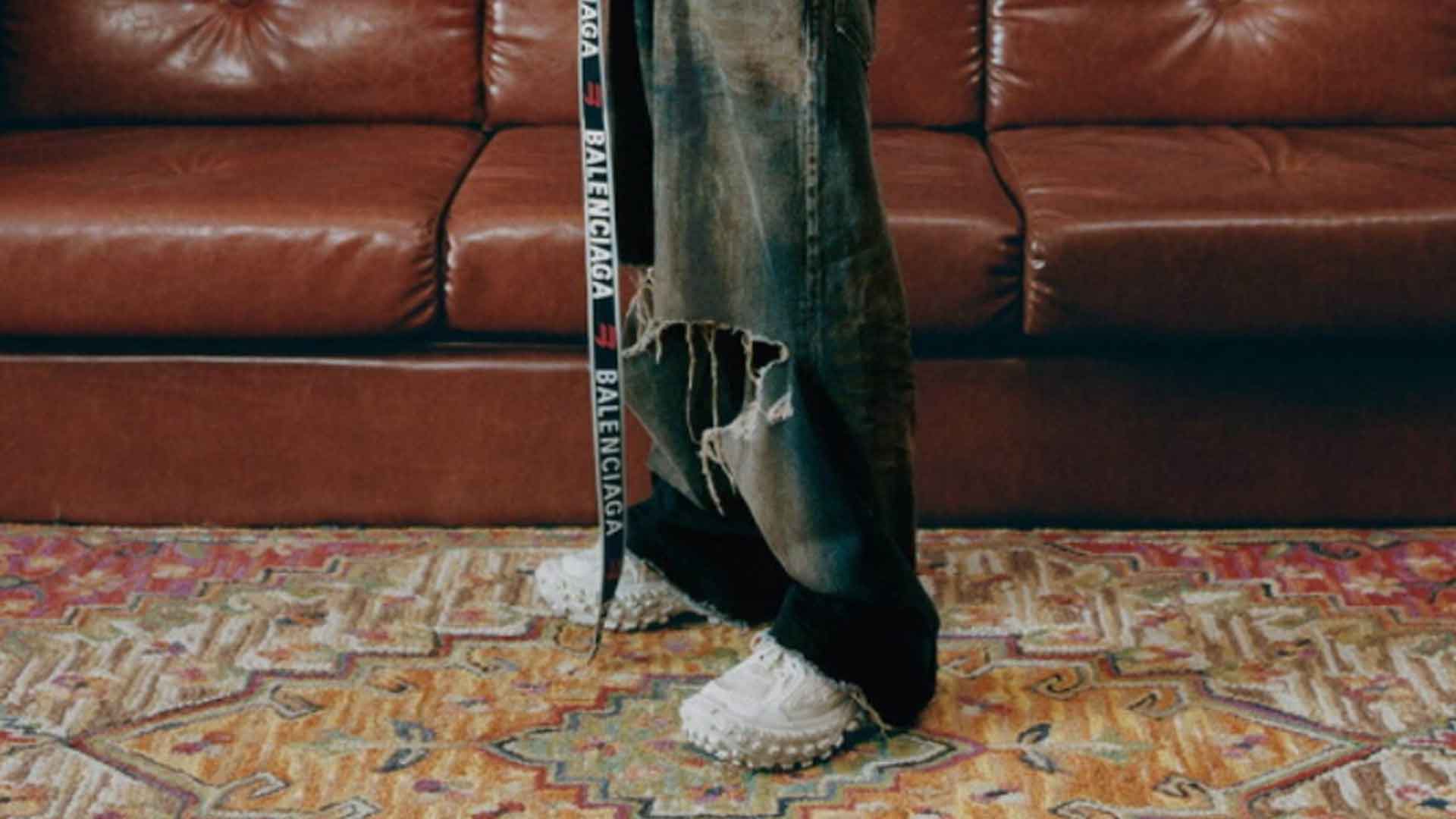 バレンシアガの新作アイテムが2022年1月から続々販売！買取価格も公開中！