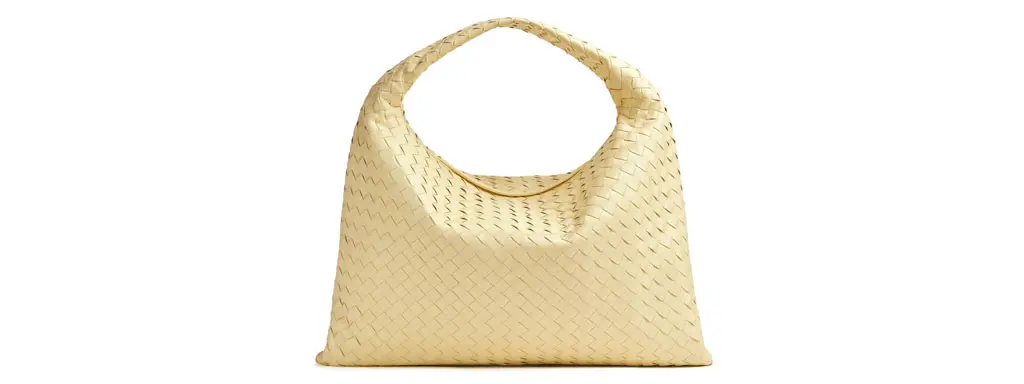 ボッテガ・ヴェネタの2023年冬新作バッグ「ホップ」をご紹介！買取価格