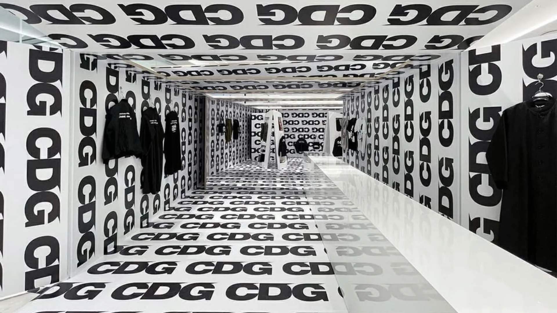 COMME des GARCONSから「CDG × メディコムトイ BE@RBRICK」コラボ T