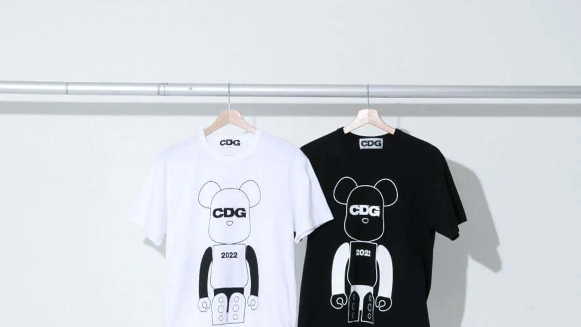 COMME des GARCONSから「CDG × メディコムトイ BE@RBRICK」コラボ T