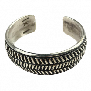 シッピークレイジーホース コチティ族 ラジアル バングル インディアンジュエ 買取実績