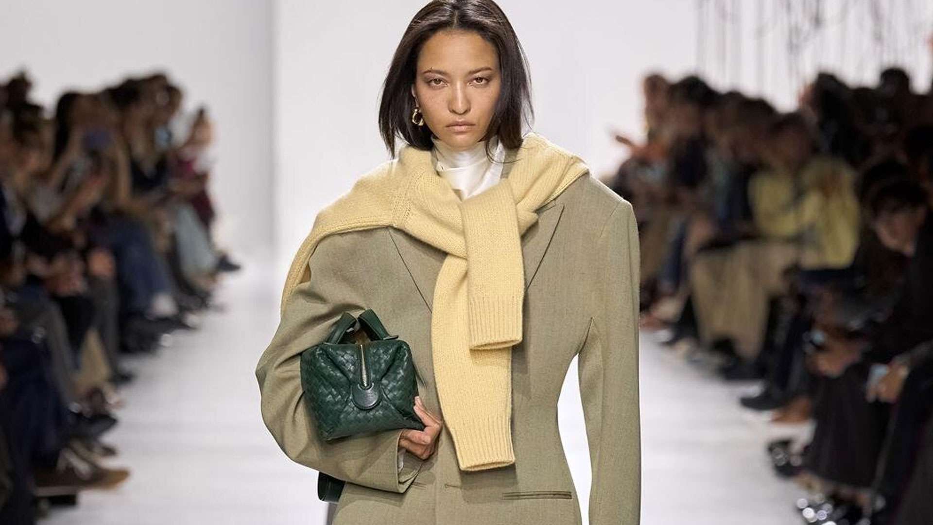 【最新版】ボッテガヴェネタ値上げ完全ガイド｜価格改定の理由と買取相場への影響　アイキャッチ画像