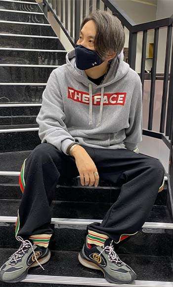 グッチコーディネート メンズ グッチ THE FACE パーカー 21AW トラウザーパンツ run lace up sneakers 画像