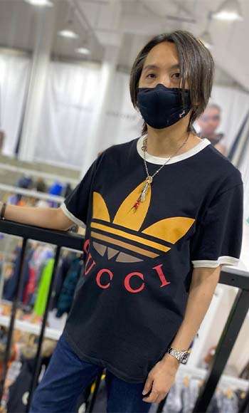 グッチコーディネート メンズ グッチ×アディダス トレフォイル ウェブ スリーストライプス Tシャツ 画像