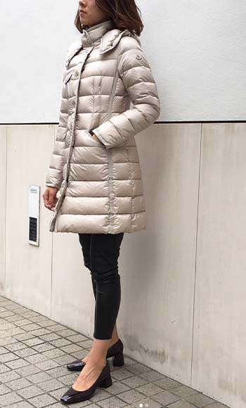 モンクレール エルミンヌ 【50代向け】上品でエレガントな休日お出かけコーデ 画像