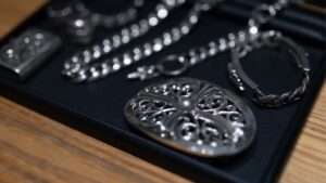 【プロ解説】シルバーアクセサリーのメンテナンス方法完全解説｜基礎からブランド品メンテまで-thumbnail