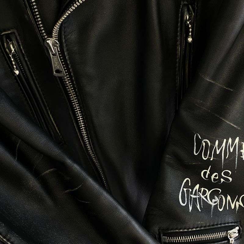 コムデギャルソン AD2018 KZ-J001 × Lewis Leathers ルイスレザー LIVE FREE DIE STRONG ダブルライダース レザー ジャケット 買取実績 画像