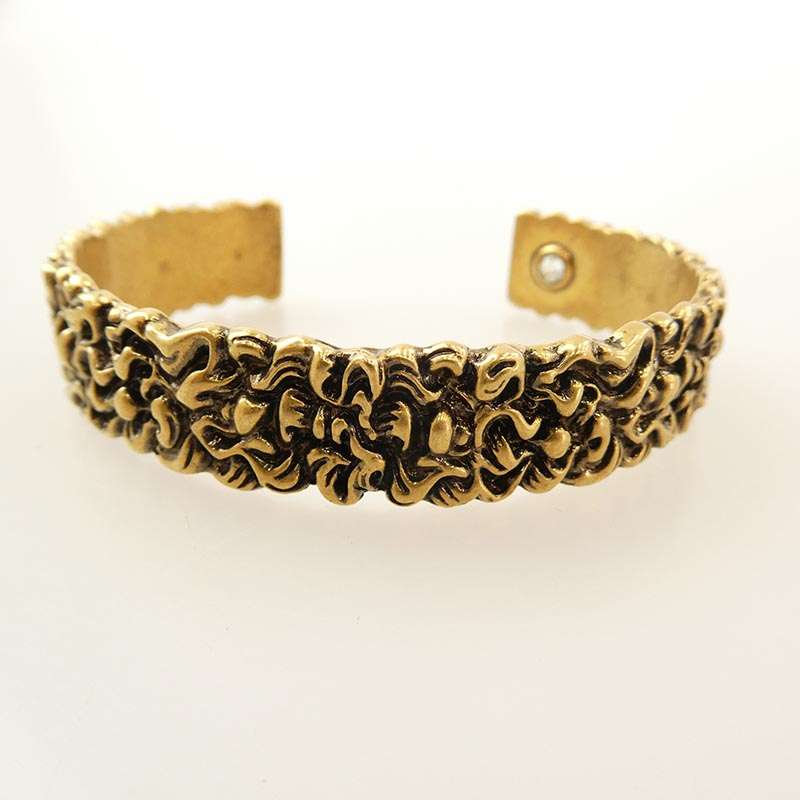 グッチ ライオン たてがみモチーフ バングル 買取実績 画像