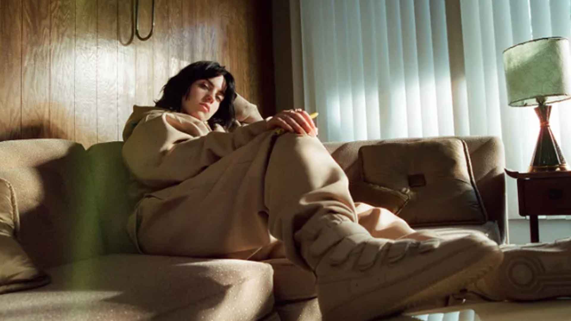 ナイキ×ビリー・アイリッシュのコラボスニーカーが2022年4月から販売開始! 買取価格も公開 アイキャッチ画像