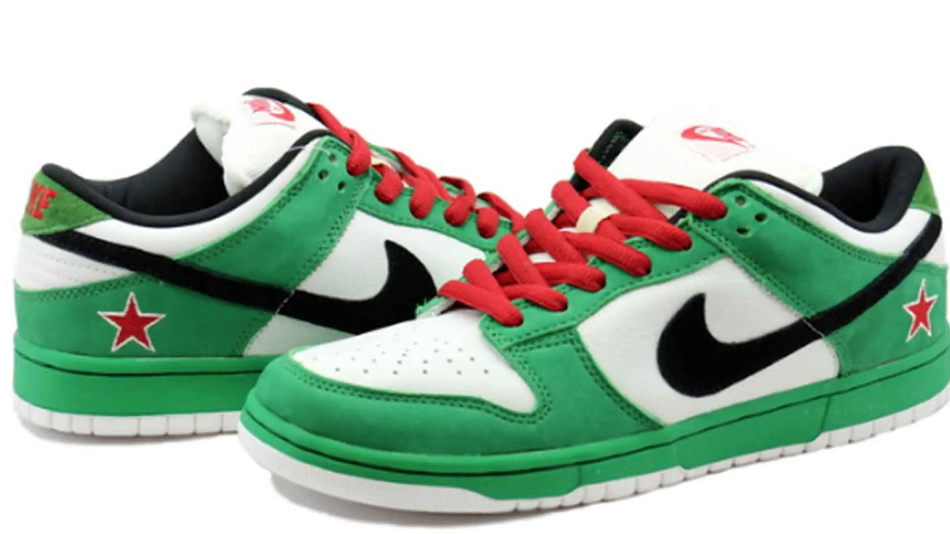 2002年に販売されたナイキ×シュプリームの「NIKE DUNK SB Supreme