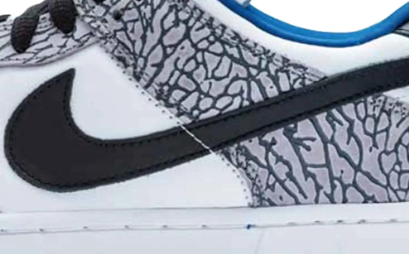 2002年に販売されたナイキ×シュプリームの「NIKE DUNK SB Supreme