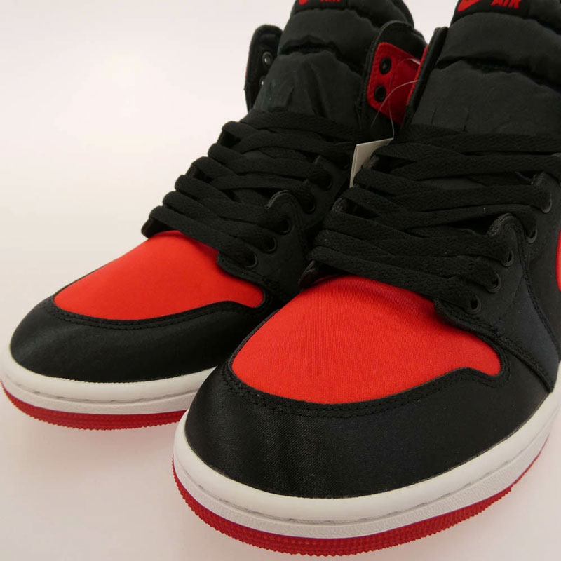 ナイキ FD4810-061 WMNS AIR JORDAN 1 RETRO HI OG SATIN BRED エア ジョーダン 1 ハイ サテン ブレッド スニーカー 買取実績 画像