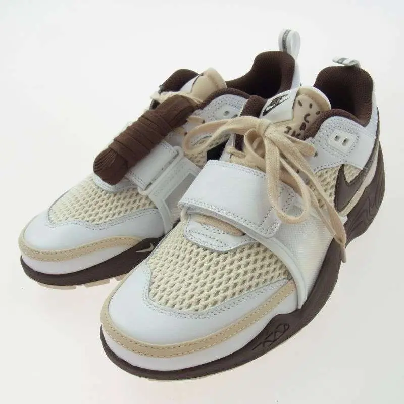 ナイキ × Travis Scott トラヴィススコット Zoom Field Jaxx White and