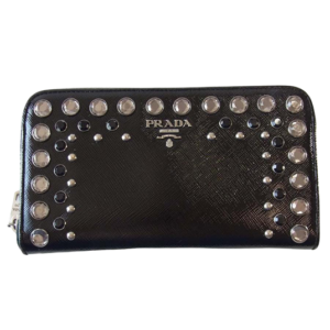 プラダ サフィアーノ ヴェルニ ラウンドジップ スタッズ 長財布 買取実績