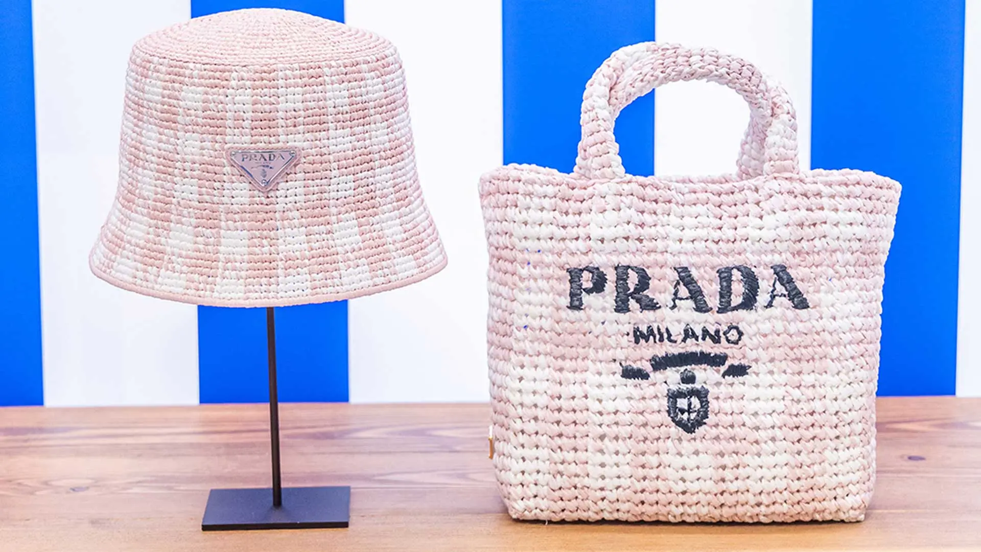 PRADA ノベルティ　ストライプ　ラフィア新品 プラダがポップアップストア「プラダ トロピコ」を期間限定で開催