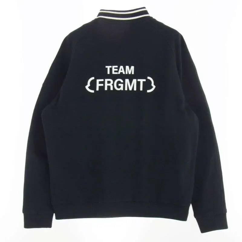 モンクレール × FRAGMENT DESIGN 23AW C-SCOM-22-62196 ロゴワッペン