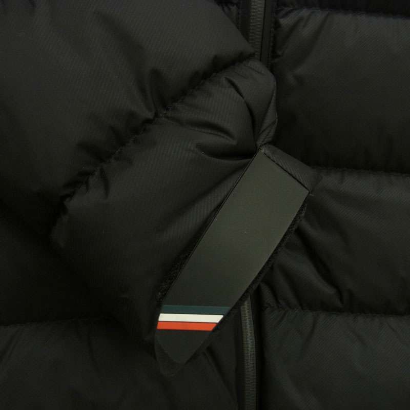 モンクレール F20971A50540 53864 GRENOBLE グルノーブル CAMURAC GIUBBOTTO ダウンジャケット 買取実績 画像