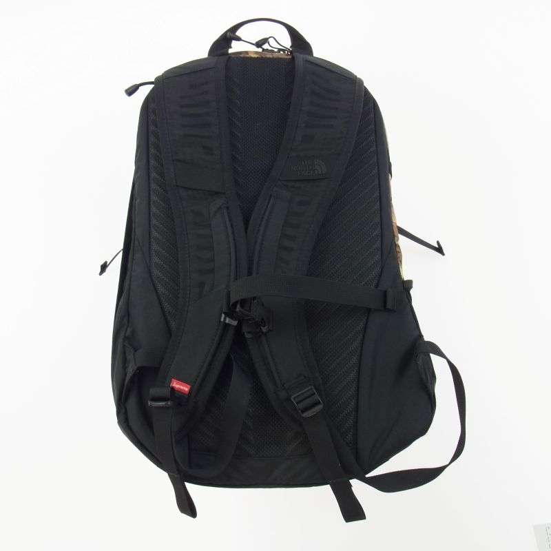 シュプリーム 16AW NF00CLG6 × THE NORTH FACE ザノースフェイス Pocono Backpack 枯葉総柄 バックパック 買取実績 画像