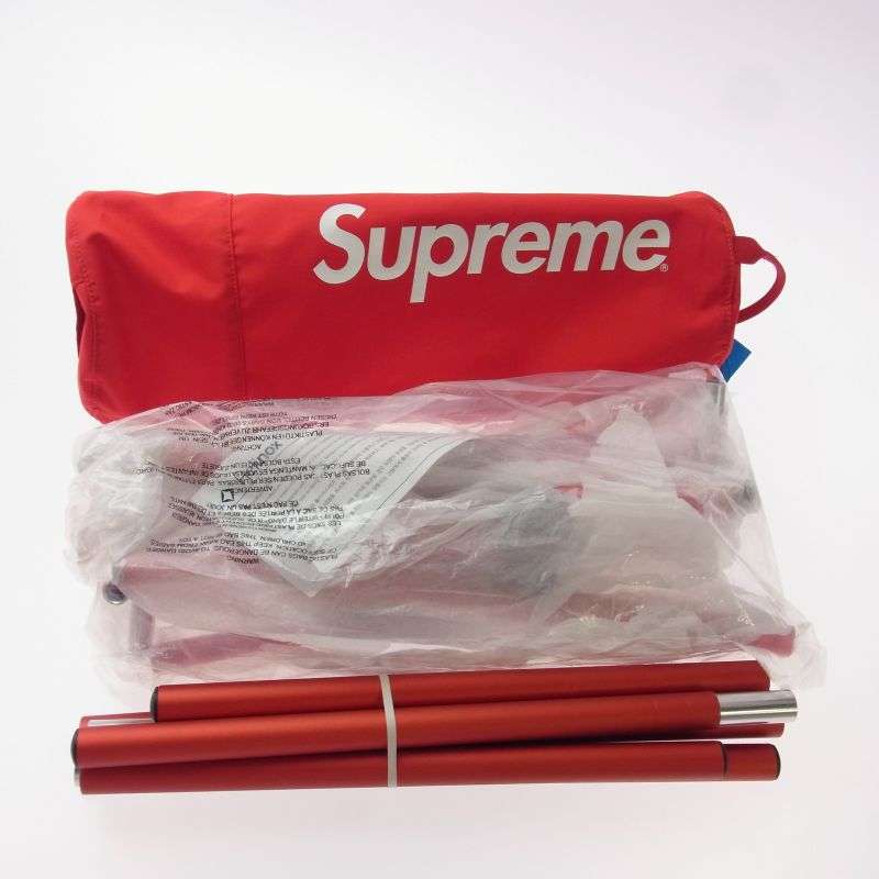 SUPREME 22ss Helinox Bench Red ノベルティ付き Supreme Helinox Bench One (SS22) - $378