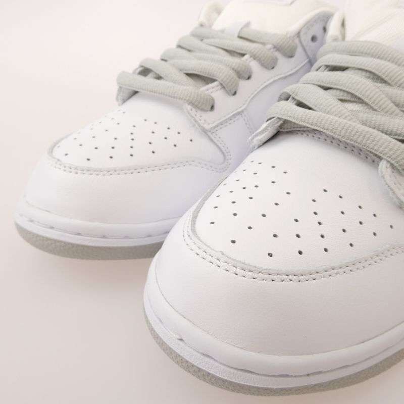 シュプリーム 25AW HQ8487-100 × Nike SB Dunk Low WhiteMetallic Silver【フェイクバスターズ鑑定済】ナイキ SB ダンク ロー 買取実績 画像