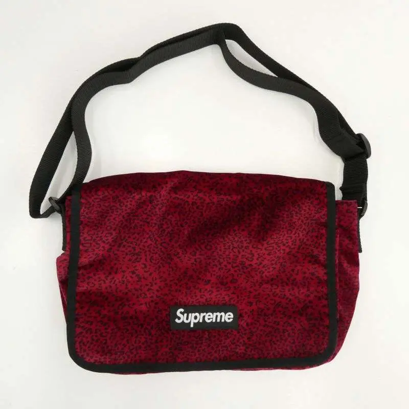 シュプリーム Velvet Small Messenger Bag 買取実績 シュプリーム Velvet Small Messenger Bag 買取実績