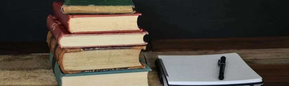 捨て活で後悔しないために|絶対に捨ててはいけないもの 資格・仕事関連の資料や道具 画像