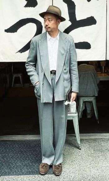 アルマーニクラシックなセットアップスタイル画像