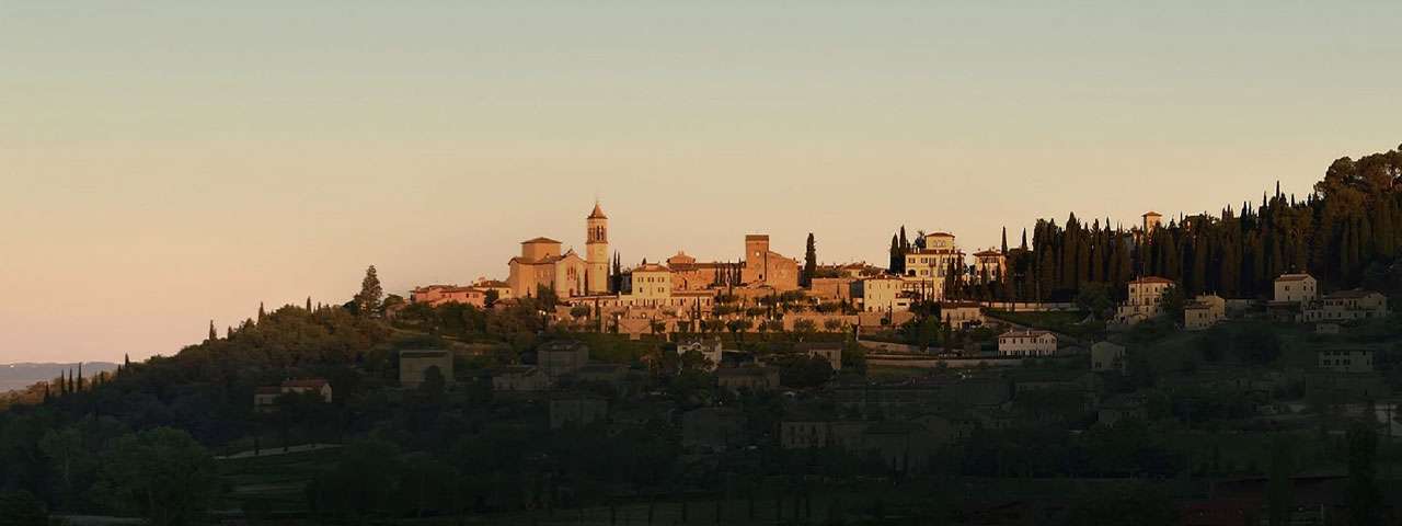 ブルネロクチネリとは? ソロメオ村の奇跡|廃墟から世界的ブランドの聖地へ 画像