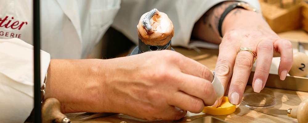 カルティエ職人作業画像