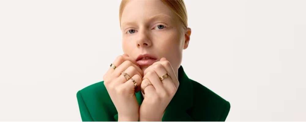 カルティエLOVE リング着用画像