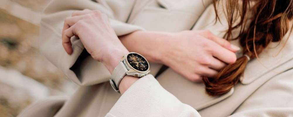 ガーミン時計を確認する女性の画像