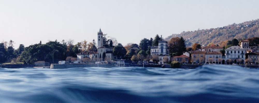 イタリア北部マジョーレ湖畔の画像