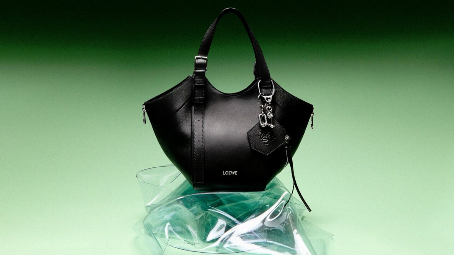 【7分で分かる】ロエベとは？スペイン王室御用達ブランドの歴史と魅力を徹底解説　アイキャッチ画像