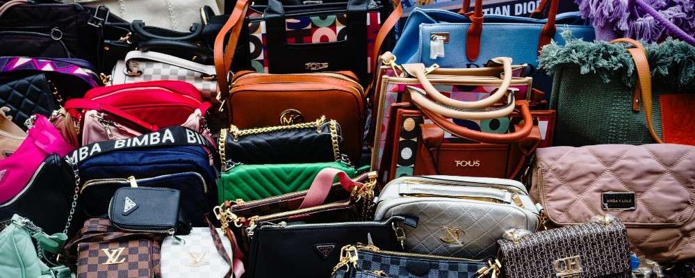沢山のブランドバッグ画像