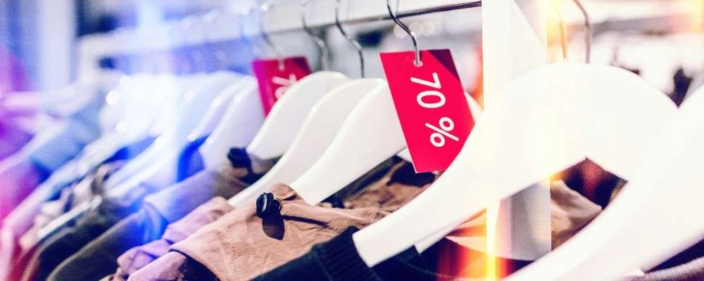 70%オフセールの服の画像